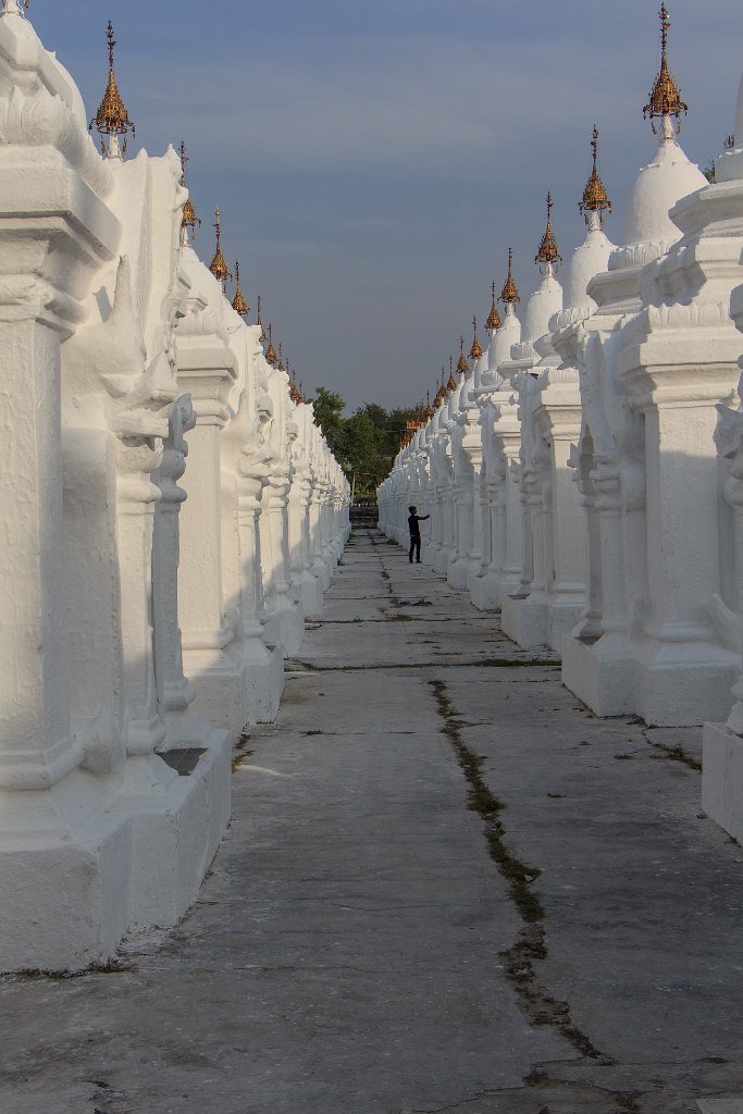 49-Kuthodaw Pagoda.jpg